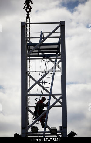 Bauarbeiter Gebäude der Turm Kran bei Sir Henry Royce Institut für fortgeschrittene Werkstoffe ein weltweit führendes Zentrum für fortgeschrittene Werkstoffe rese Stockfoto