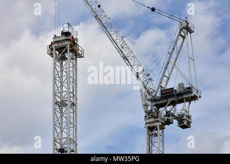 Bauarbeiter Gebäude der Turm Kran bei Sir Henry Royce Institut für fortgeschrittene Werkstoffe ein weltweit führendes Zentrum für fortgeschrittene Werkstoffe rese Stockfoto