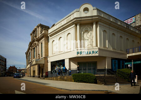 Die Stockport Stadtzentrum große Underbank, Primark Gebäude im alten Coop Stockfoto