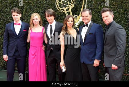 45. jährlichen Daytime Emmy Awards 2018 Ankünfte an das Pasadena Civic Center in Pasadena, Kalifornien. Mit: Chloe Lanier, Michael Easton, Tamara Braun, Wally Kurth, Steve Burton Wo: Los Angeles, Kalifornien, Vereinigte Staaten, wenn: 29 Apr 2018 Credit: Adriana Barraza/WENN.com M. Stockfoto