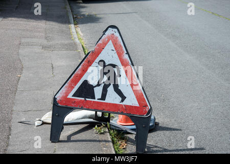 Schild in Großbritannien Straßenarbeiten Stockfoto