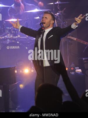 Liverpool, Großbritannien, nehmen Sie, dass Star Gary Barlow führt Solo an der Liverpool Philharmonic Hall heraus Masse zu verkaufen, Kredit Ian Fairbrother/Alamy Stockfotos Stockfoto