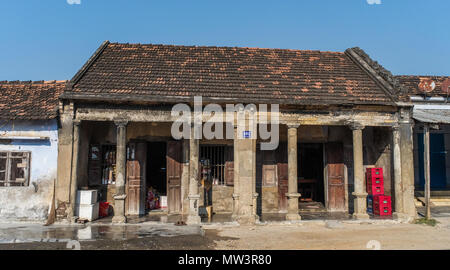 Nha Trang, Vietnam - Mar 21, 2016. Alte Häuser in ländlichen Dorf in Nha Trang, Vietnam. Stockfoto