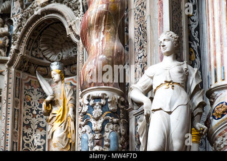 Saint Catherine Statuen in der Kirche in Palermo. Italien Stockfoto