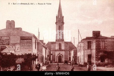 . Français: L'église de l'Immaculée Conception, vue de la rue Boutillier Delisle (route de Clisson), Vers 1910, Le Landreau. 12 Januar 2013, 20:30:48. J. Nozais/Arthaud-Nozais, Nantes 640 W1146 Landreau 6 Eglise DeRueBoutillierDelisle Stockfoto