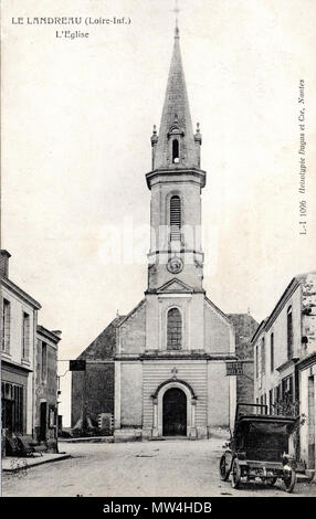 . Français: L'église de l'Immaculée Conception, vue de la rue de Trittau (route de Clisson), Vers 1910, Le Landreau. 12 Januar 2013, 20:46:34. J. Nozais/Arthaud-Nozais, Nantes 640 W 1144 - landreau 3 Eglise DeRueTrittau Stockfoto