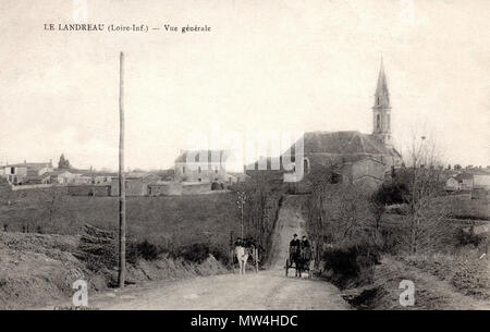 . Français: L'église de l'Immaculée Conception, vue de la Rue des Moulins (route du Loroux-Bottereau), Vers 1910, Le Landreau. 12 Januar 2013, 20:51:36. Foto Cesbron, Vallet 640 W 1154 - landreau 11 Eglise DeRueMoulins Stockfoto