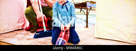 Vater und Sohn, die vorgibt, Superheld Stockfoto