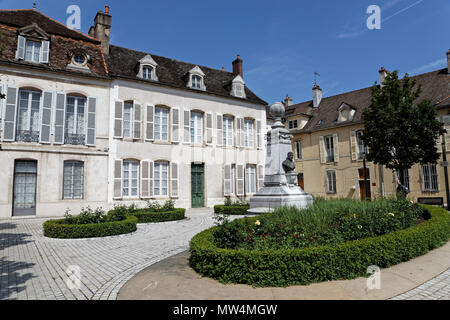 NUITS-SAINT-GEORGES, Frankreich, 19. Mai 2018: Rathaus statt. Nuits-Saint-Georges ist die wichtigste Stadt der Côte de Nuits Weinanbaugebiet von Burgund Stockfoto