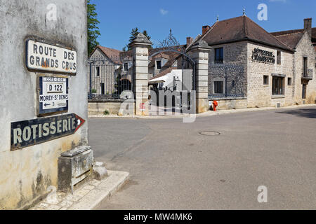 GEVREY-CHAMBERTIN, Frankreich, 21. Mai 2018: Eine touristisch und Weinbereitung Dorf, Gevrey-Chambertin, auf der Route des Grands Crus der Côte de Nuits, ist Stockfoto