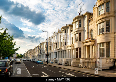 London, Gloucester Terrace am späten Abend Bild eines viktorianischen Straße in der Nähe der Paddington Bahnhof Stockfoto