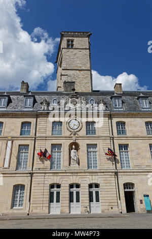 DIJON, Frankreich, 20. Mai 2018: Philipp der Gute Tower in den Palast der Herzöge von Burgund. Diese bemerkenswert gut erhaltenen architektonischen Gefüge ho Stockfoto