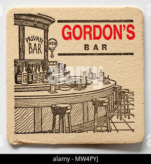 Alte Vintage British Bierdeckel Werbung Gordons Bar Stockfoto