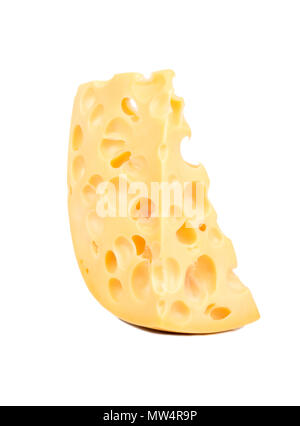 Scheibe Käse mit Löchern auf weißem Hintergrund Stockfoto