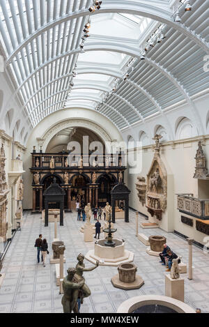 London. England. Mittelalter und Renaissance Galerien, V&A Victoria und Albert Museum. Die Paul und Jill Ruddock Galerie, Zimmer 50a: (mittelalterliche und Rena Stockfoto