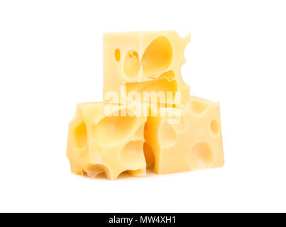 Drei Würfel von Käse mit Löchern auf weißem Hintergrund Stockfoto