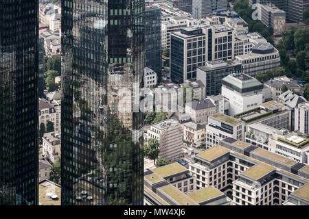 Luftbild von Frankfurt am Main, Deutschland, mit der Deutschen Bank Twin Towers und Umgebung Westend. Stockfoto