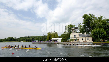 In Henley, Großbritannien. Freitag, 30/06/2006 Henley Royal Regatta, Aussicht, Ladies' Herausforderung Platte, Princeton University USA, vs Worcester Ruderverein, p Stockfoto