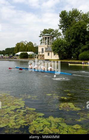 In Henley, Großbritannien. Freitag, 30/06/2006 Henley Royal Regatta, Blick von der Fortschritte, TVisitors Challenge Cup Amsterdamsche Studenten Roeiv Stockfoto