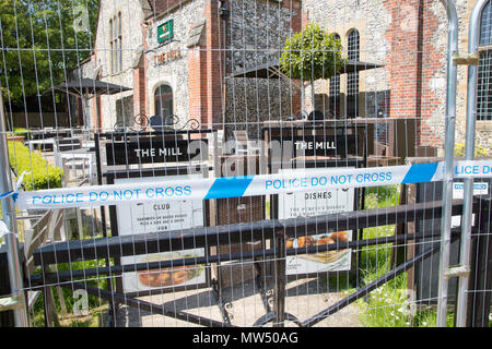 Die Mühle pub abgesperrt, die von der Polizei nach Nerv agent Angriff auf die Skripals im März 2018, Salisbury, Wiltshire, England, Großbritannien Stockfoto