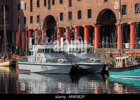 Der bogenschütze Klasse Patrouillenboote HMS Ranger und HMS geschlagen hat, am Albert Dock Liverpool für die Tall Ships Festival Mai 2018 Stockfoto