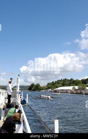 In Henley, GROSSBRITANNIEN, Aussicht, Halbfinale, Grand Challenge Cup, der Universität von Südkalifornien. Überqueren der Ziellinie 2008 Henley Royal Regatta, Stockfoto