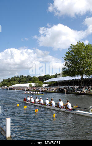 In Henley, GROSSBRITANNIEN, Aussicht, Halbfinale, Grand Challenge Cup, der Universität von Südkalifornien. Überqueren der Ziellinie 2008 Henley Royal Regatta, Stockfoto