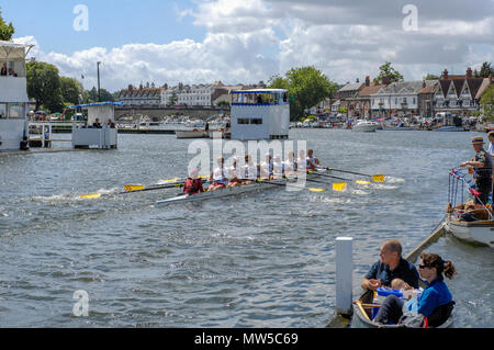 In Henley, GROSSBRITANNIEN, Aussicht, Halbfinale, Grand Challenge Cup, der Universität von Südkalifornien. Überqueren der Ziellinie 2008 Henley Royal Regatta, Stockfoto