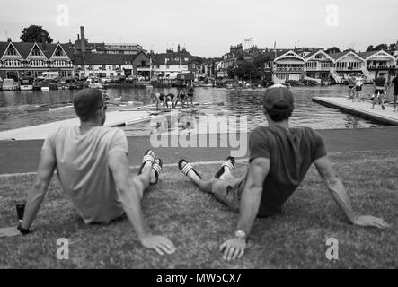 Henley-on-Thames. Vereinigtes Königreich. Allgemeine Ansicht. GV.als Besatzungen Boot für eine Trainingseinheit, von den Pontons, 2017 Henley Royal Regatta, Henley zu erreichen, Stockfoto