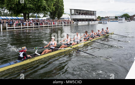 Henley-on-Thames. Vereinigtes Königreich. Ladies Challenge Cup, der Brown University, der Fortschritt. 2017 Henley Royal Regatta, Henley erreichen, Fluss Stockfoto