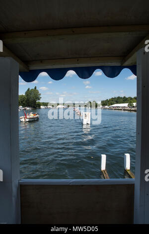 Henley-on-Thames. Vereinigtes Königreich. 2017 Henley Royal Regatta, Henley, Themse. Allgemeine Ansicht der Regattabahn vom Fortschritt, © Peter SPURRIER, Stockfoto