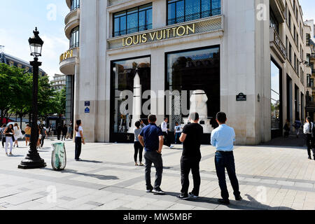 Flagship Store Louis Vuitton an der Champs-Elysées - Paris - Frankreich Stockfoto