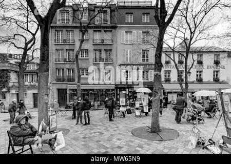 Winter in Paris Künstler sitzen in der Place du Tertre, Montmartre warten auf Kunden, Place du Tertre, Montmartre, Paris Stockfoto