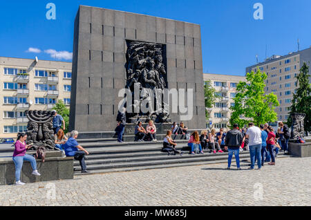 Warschau, Polen. Das Denkmal für die Ghetto Helden, entworfen von Natan Rapaport. Stockfoto