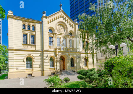 Warschau, Polen. Die Nozyk Synagoge, der Vorkriegszeit jüdischen Haus des Gebets, der einzige überlebende WW2 in Warschau. Stockfoto