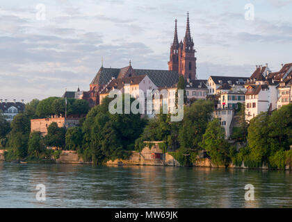 Basel, Münster (Basler Münster), Blick von Nordosten über den Rhein Stockfoto