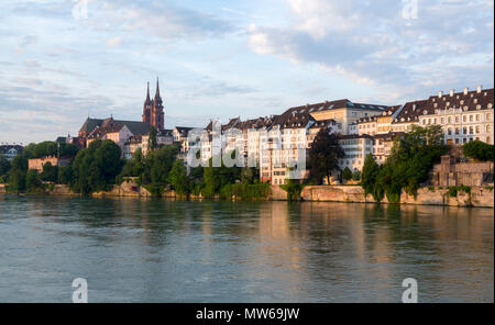 Basel, Münster (Basler Münster), Blick von Nordosten über den Rhein Stockfoto