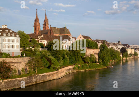 Basel, Münster (Basler Münster), Blick von Südwest über den Rhein Stockfoto