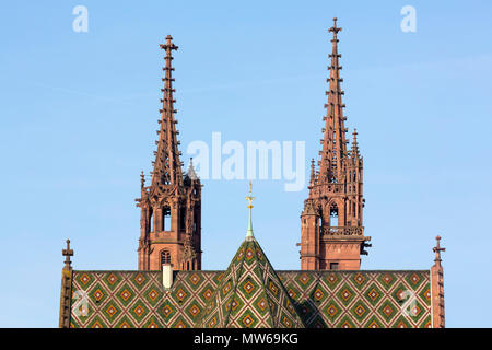 Basel, Münster (Basler Münster), Blick von Osten auf sterben Nummern-oper Türme Stockfoto