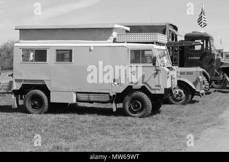 Militärfahrzeuge in Llandudno, Wales Stockfoto