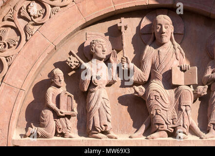 Basel, Münster (Basler Münster), Nördliches Querhaus, Galluspforte, Tympanon, Christus als Weltenrichter mit Petrus Stockfoto