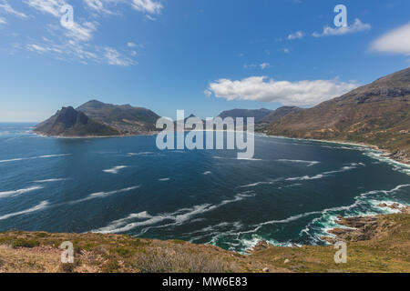 Blick auf Hout Bay von Chapman's Peak Drive in Kapstadt Stockfoto