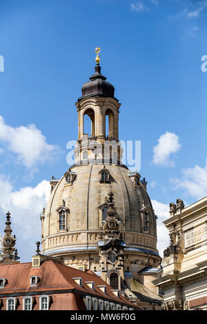 Aussichtsturm auf der Kuppel der Frauenkirche in Dresden, Sachsen, Deutschland. Kirche wurde in der firebombing auf Dresden während des Zweiten Weltkrieges zerstört. Stockfoto