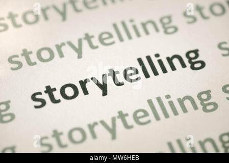Wort storytelling auf weißem Papier Makro gedruckt Stockfoto