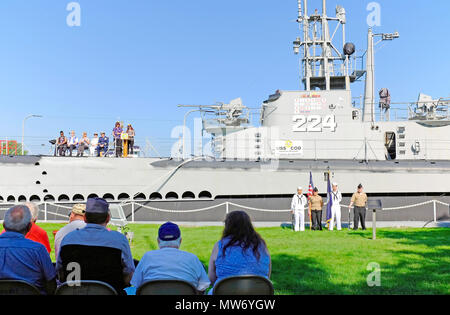 2018 Memorial Day Erinnerungen während einer Kranzniederlegung Zeremonie für Veteranen, die im Dienst an der USS Cod-U-Boots in Cleveland, Ohio, USA gestorben. Stockfoto