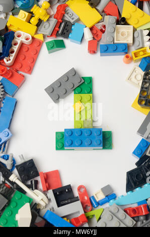 Nummer eins (1) Erstellen von Ziegelstein Stockfoto