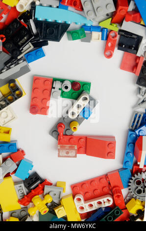 Nummer zwei (2) Erstellen von Ziegelstein Stockfoto