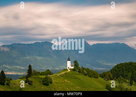 Jamnik ist eine Siedlung an den östlichen Hängen des Jelovica Plateau in der Gemeinde Kranj in der Region Slowenien. Die lokale Stockfoto