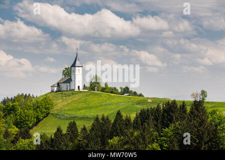 Jamnik ist eine Siedlung an den östlichen Hängen des Jelovica Plateau in der Gemeinde Kranj in der Region Slowenien. Die lokale Stockfoto