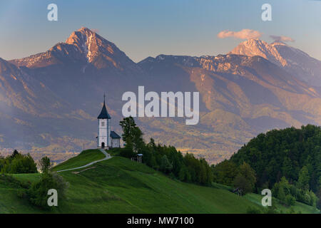 Jamnik ist eine Siedlung an den östlichen Hängen des Jelovica Plateau in der Gemeinde Kranj in der Region Slowenien. Die lokale Stockfoto